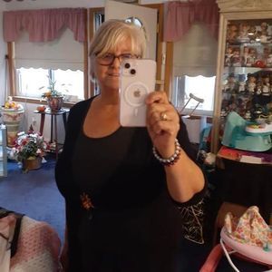 Meet your Posher, Debra sharp